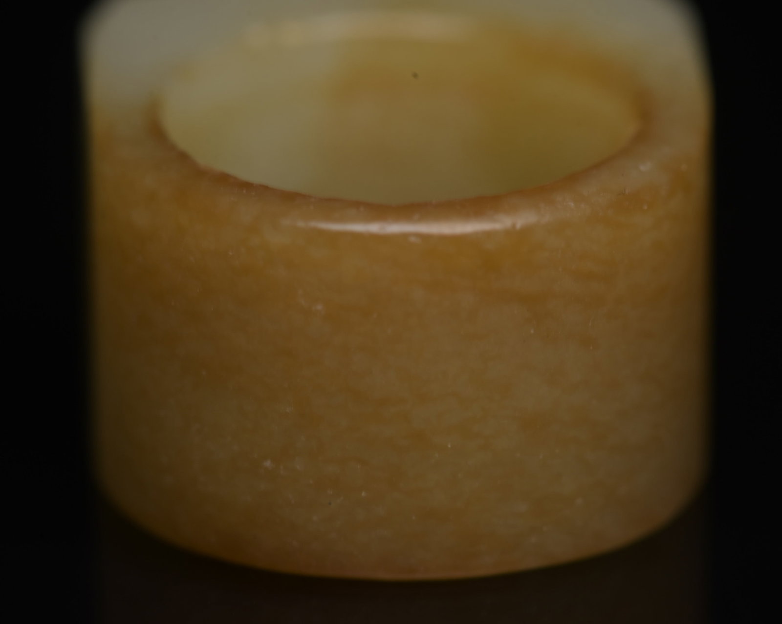 An Exquisite White Jade Beast-Face Pattern Thumb Ring - 9