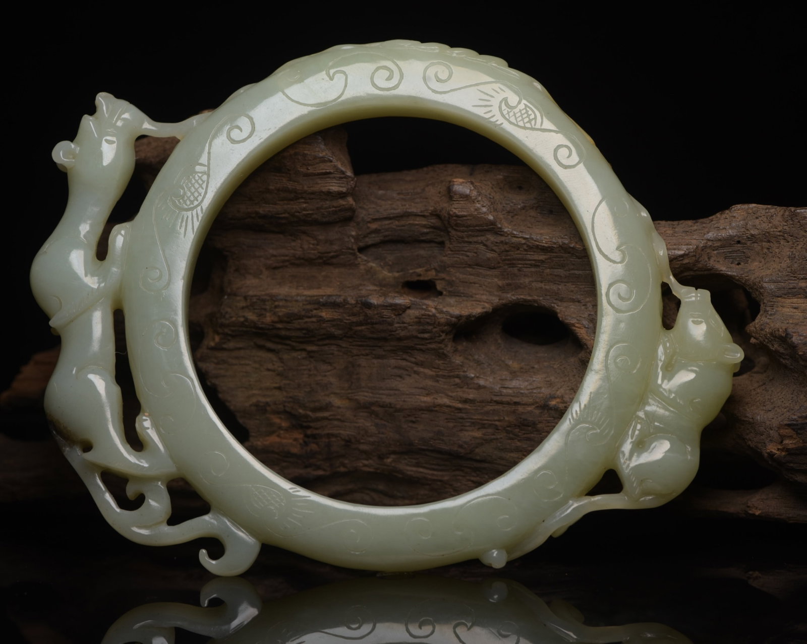 An Exquisite White Jade Beast Pendant: An Exquisite White Jade Beast Pendant,Qing Dynasty,China,Size:5.7inx3.3inx0.5in,Weight:177g 白玉兽挂件,中国清代