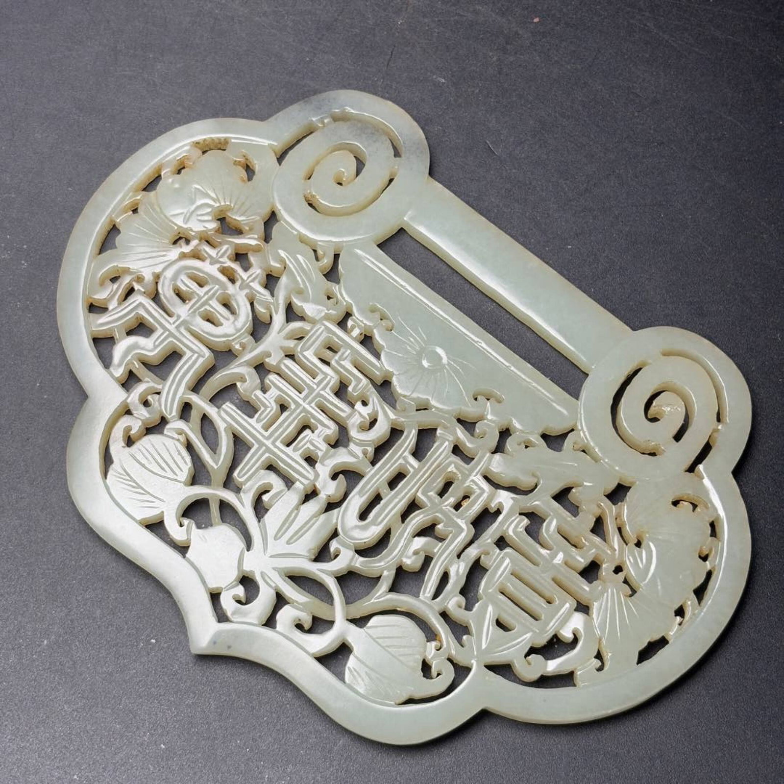An Exquisite White Jade Bats Pattern Pendant - 2