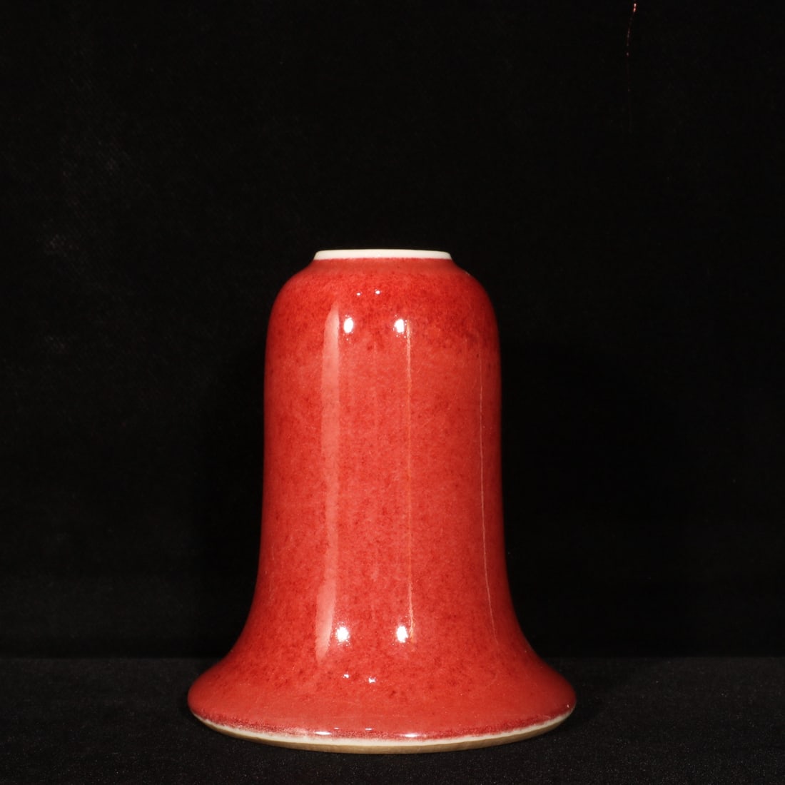An Exquisite Ji Red Glazed Water Pot: An Exquisite Ji Red Glazed Water Pot,Qing Dynasty,China,Kangxi Six-character Mark,Size:5.5inx4.5in 霁红釉水盂,中国清代,康熙六