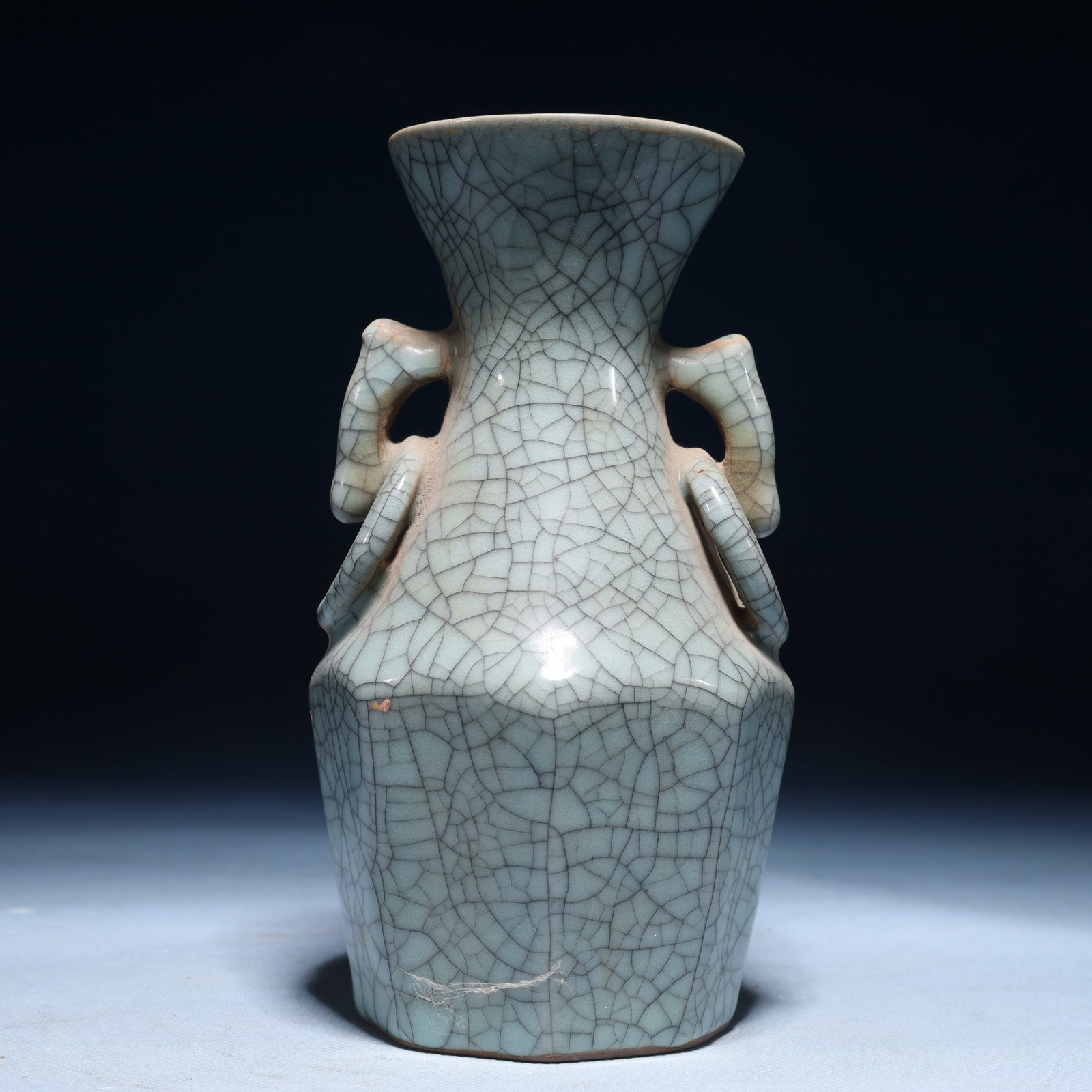 An Exquisite Guan yao Double-Ears Vase: An Exquisite Guan yao Double-Ears Vase Guan yao Double-Ears Vase,Song Dynasty,China,Size:3.5inx6.3in,Weight:350g 官窑双耳瓶,中国宋代