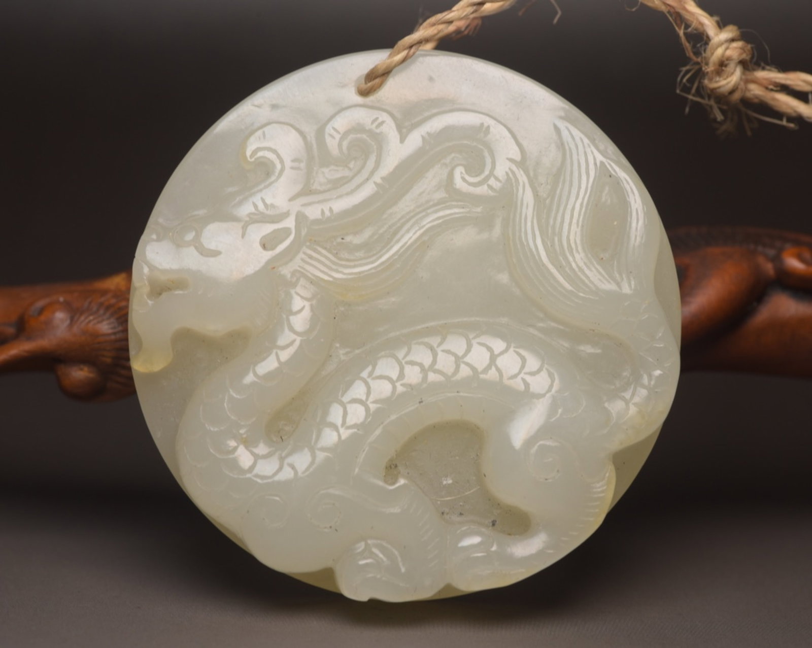 An Exquisite White Jade Dragon and Phoenix Pattern Pendant: An Exquisite White Jade Dragon and Phoenix Pattern Pendant,Qing Dynasty,China,Size:2.2inx2.2inx0.5in,Weight:63g 白玉龙凤纹佩,中国清代