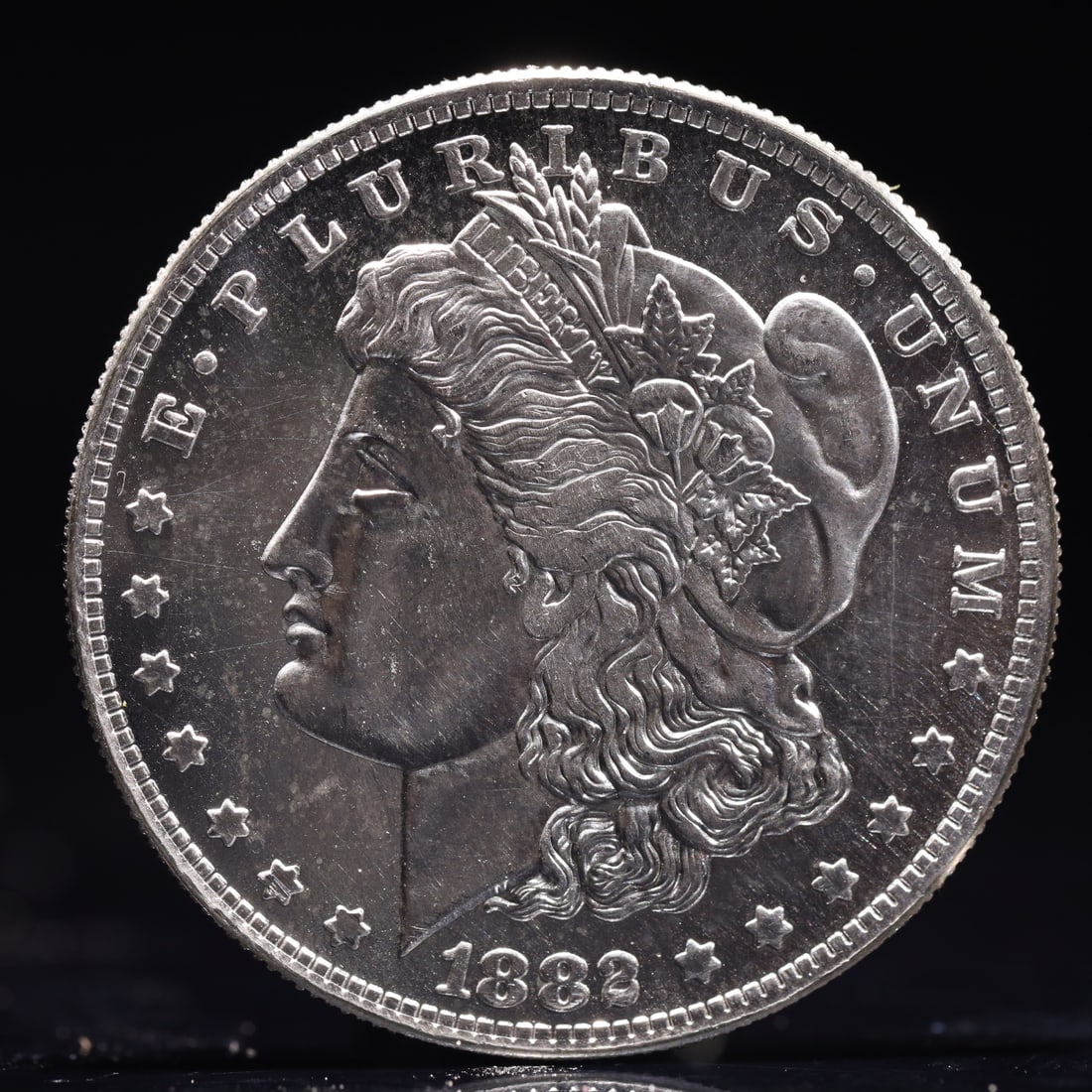 USA Morgan Dollar 1882 Coin: Obv: profile bust with date below and E PLURIBUS UNUM legend and stars around. Rev: eagle with In God we trust above within wreath with UNITED STATES OF AMERICA ONE DOLLAR legend. IN GOD WE TRUST / LI