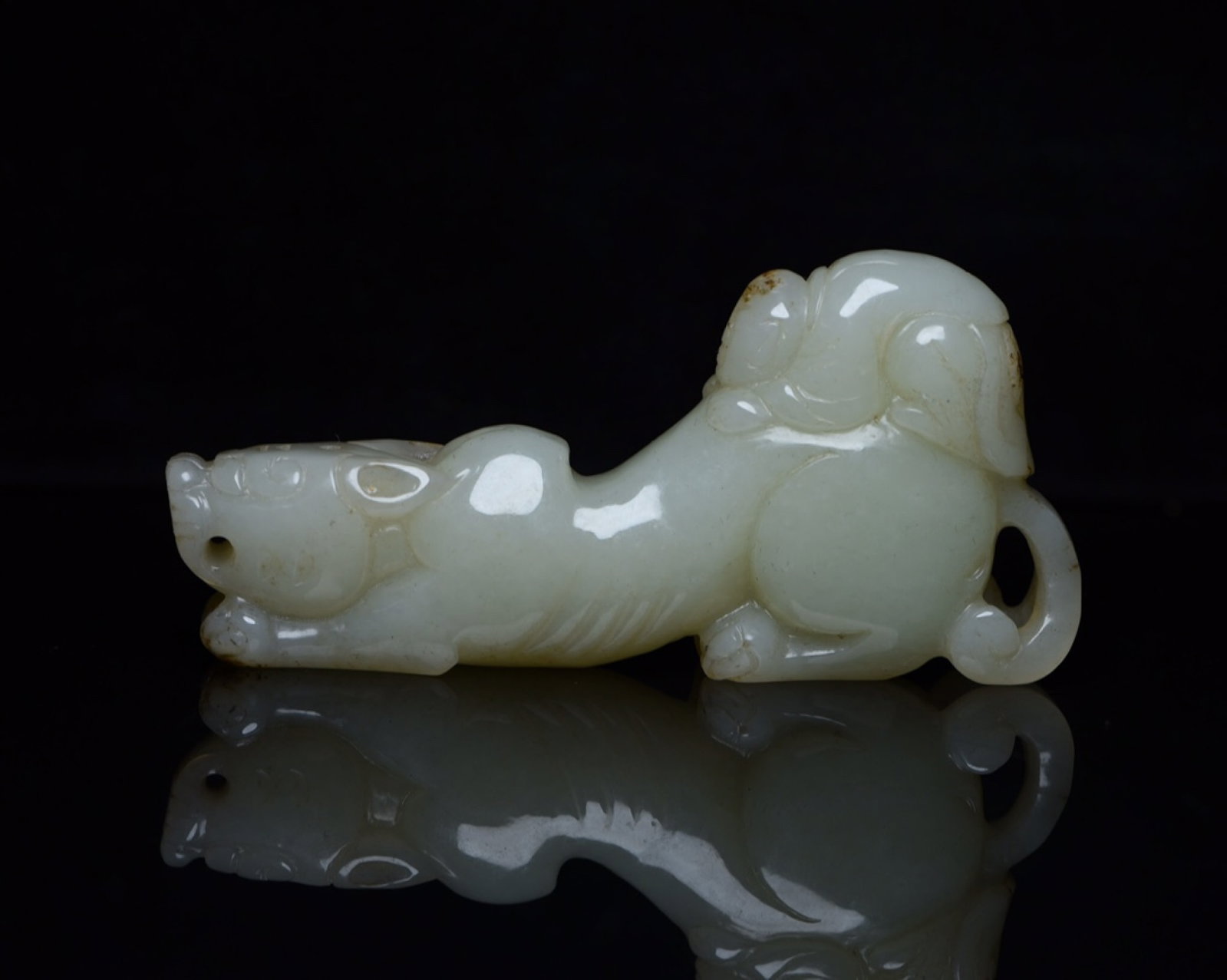An Exquisite White Jade Beast Ornament: An Exquisite White Jade Beast Ornament,Qing Dynasty,China,Size:3.8inx1.7inx0.7in,Weight:96g 白玉兽摆件,中国清代