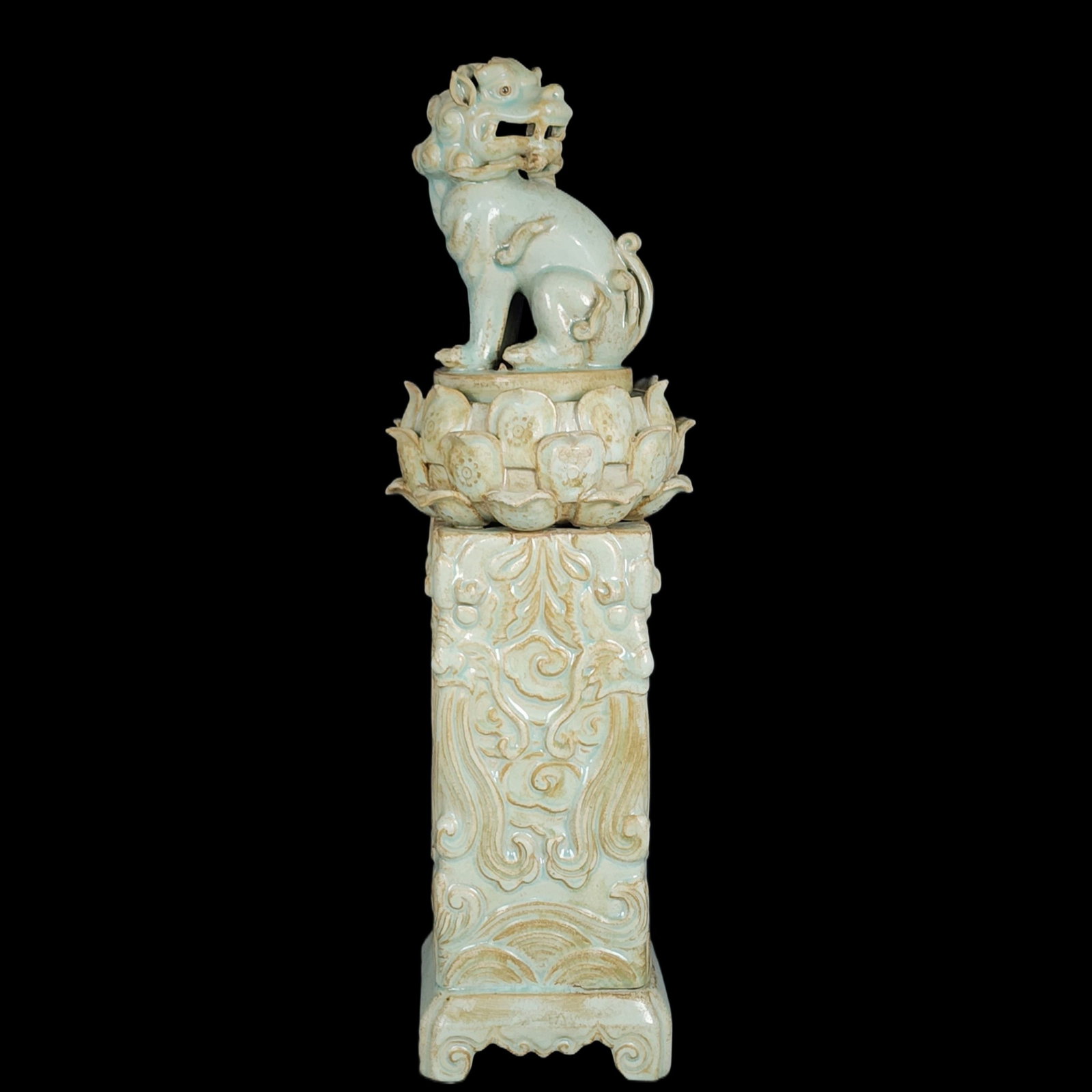 A Huge Ru yao Auspicious Beast Censer: A Huge Ru yao Auspicious Beast Censer,Song Dynasty,China,With Mark,Size:20.1inx6.2in 汝窑瑞兽香炉,中国宋代,带款