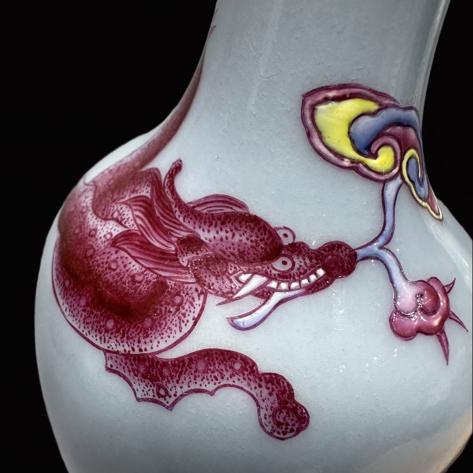 An Exquisite Ruby Red Glazed Dragon Pattern Vase - 7