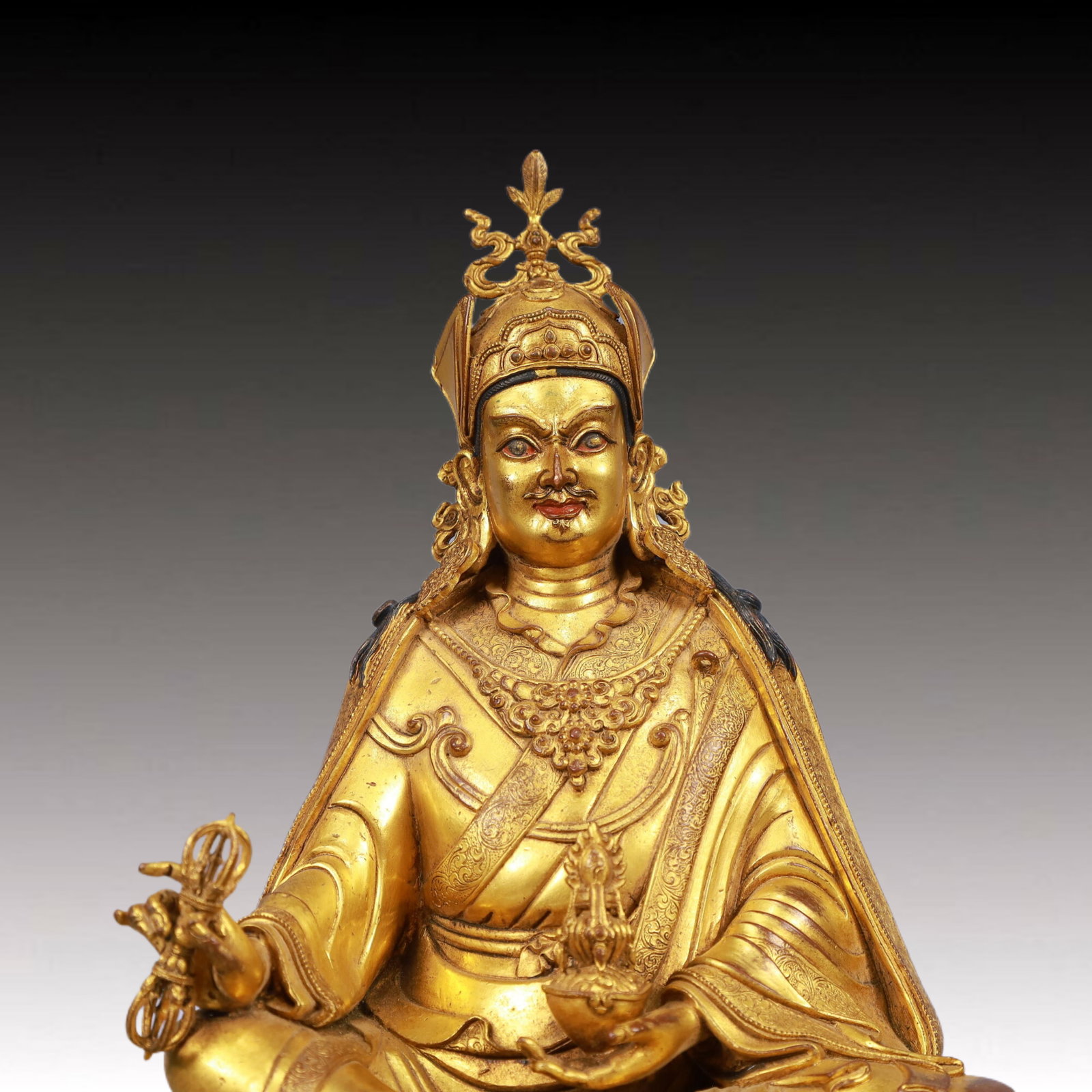 A Solemn Gilt Bronze Statue of Vajrasattva (1 of 9)