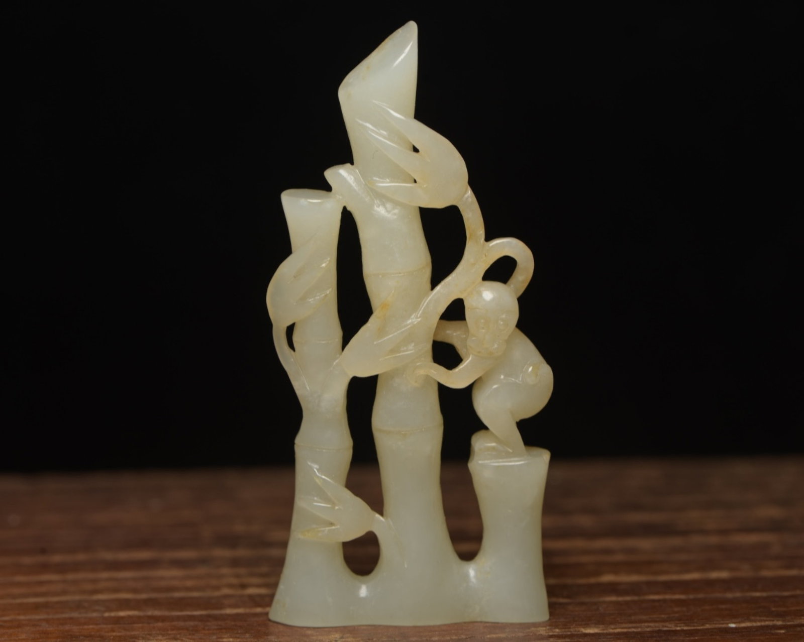 An Exquisite White Jade Monkey Ornament: An Exquisite White Jade Monkey Ornament,Qing Dynasty,China,Size:3.9inx1.8inx0.4in,Weight:58g 白玉猴子摆件,中国清代
