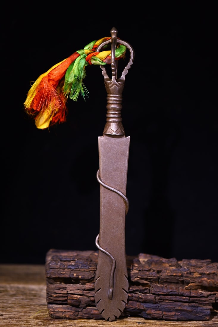 An Exquisite Bronze Ornament: An Exquisite Bronze Ornament,Qing Dynasty,China,Size:14.2inx1.8in,Weight:500g 天铁摆件,中国清代