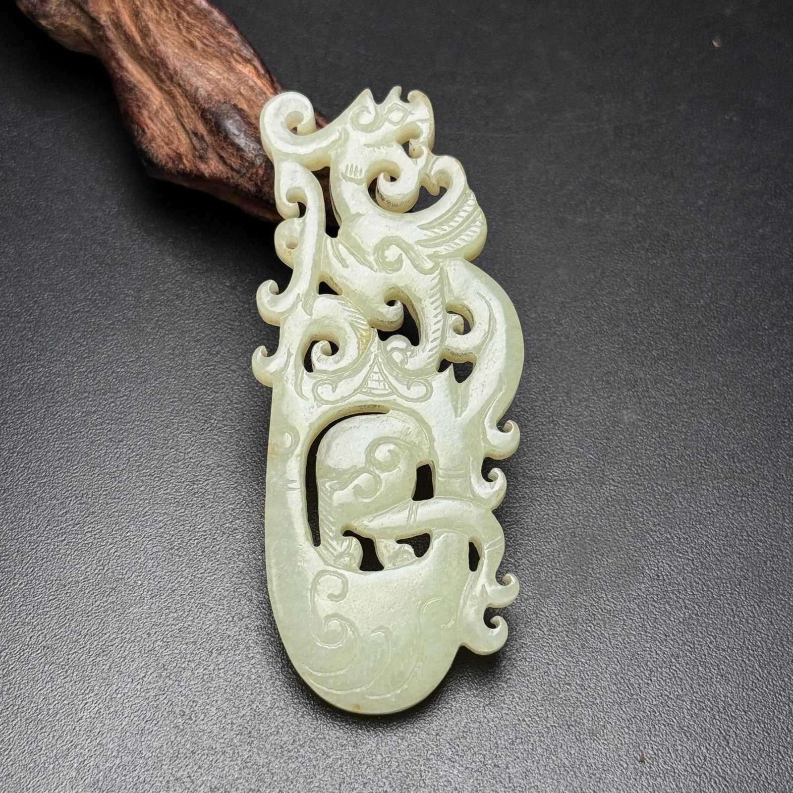 An Exquisite White Jade Chi-Dragon Pattern Pendant: An Exquisite White Jade Chi-Dragon Pattern Pendant,Qing Dynasty,China,Size:79mmx34mmx5.5mm,Weight:26g 白玉螭龙纹佩,中国清代