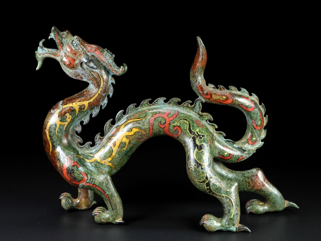 An Exquisite Green Jade Dragon Ornament: An Exquisite Green Jade Dragon Ornament,Qing Dynasty,China,Size:9.8inx2.4inx7.1in,Weight:871g 青玉龙摆件,中国清代