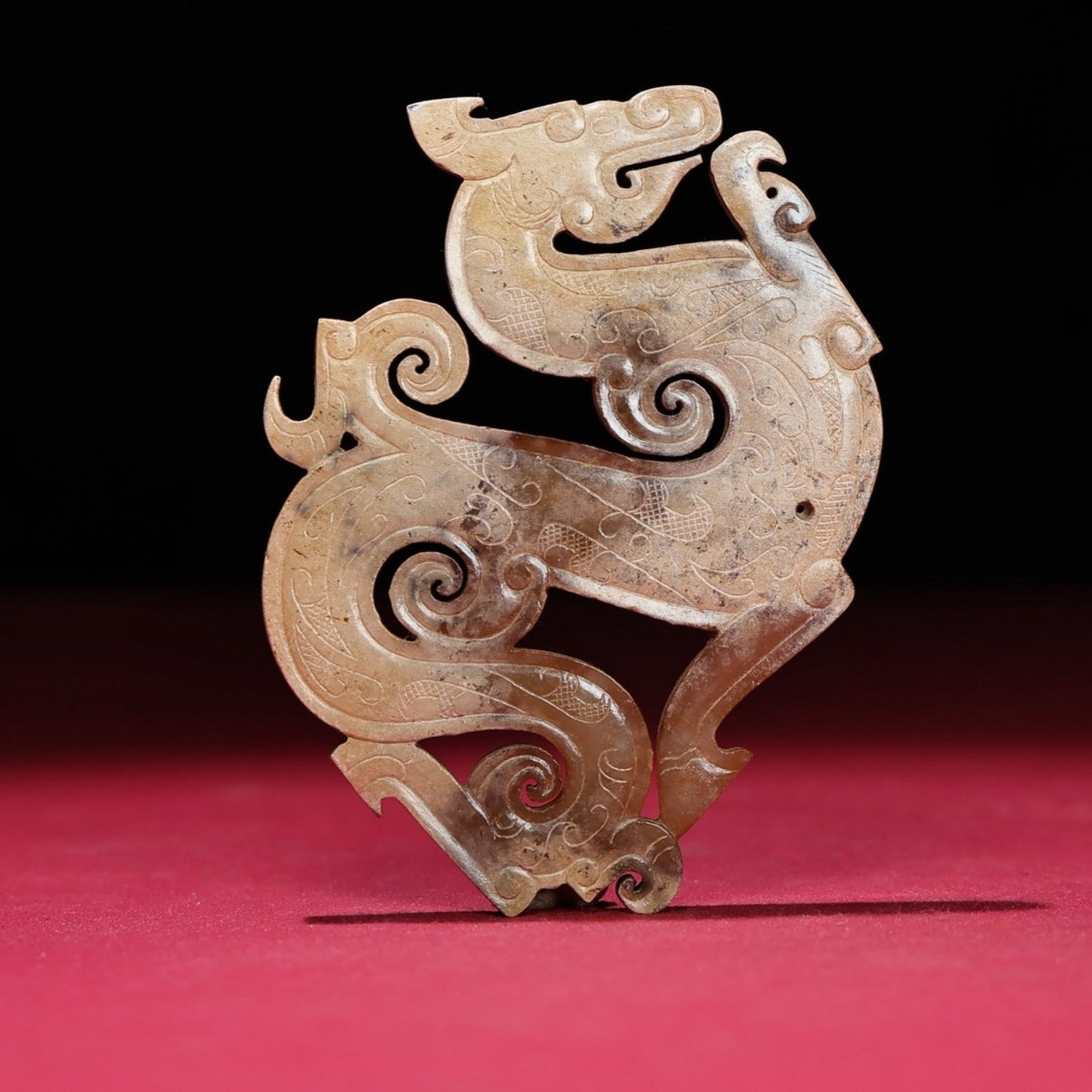 An Exquisite Archaic Jade Dragon Pendant: An Exquisite Archaic Jade Dragon Pendant,Ancient Time,China,Size:87mmx65mmx5mm,Weight:55g 高古玉龙挂件,中国远古时期