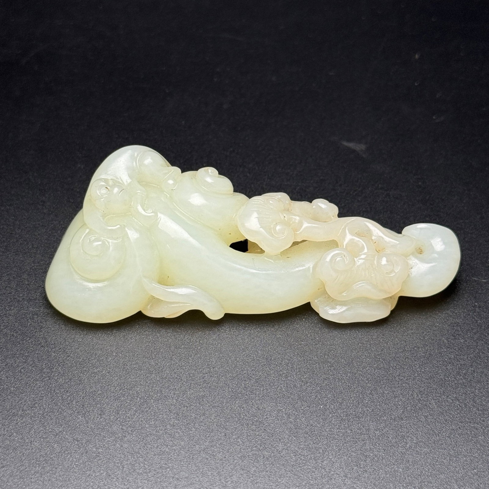 An Exquisite White Jade Ganoderma lucidum Pattern Ruyi - 3
