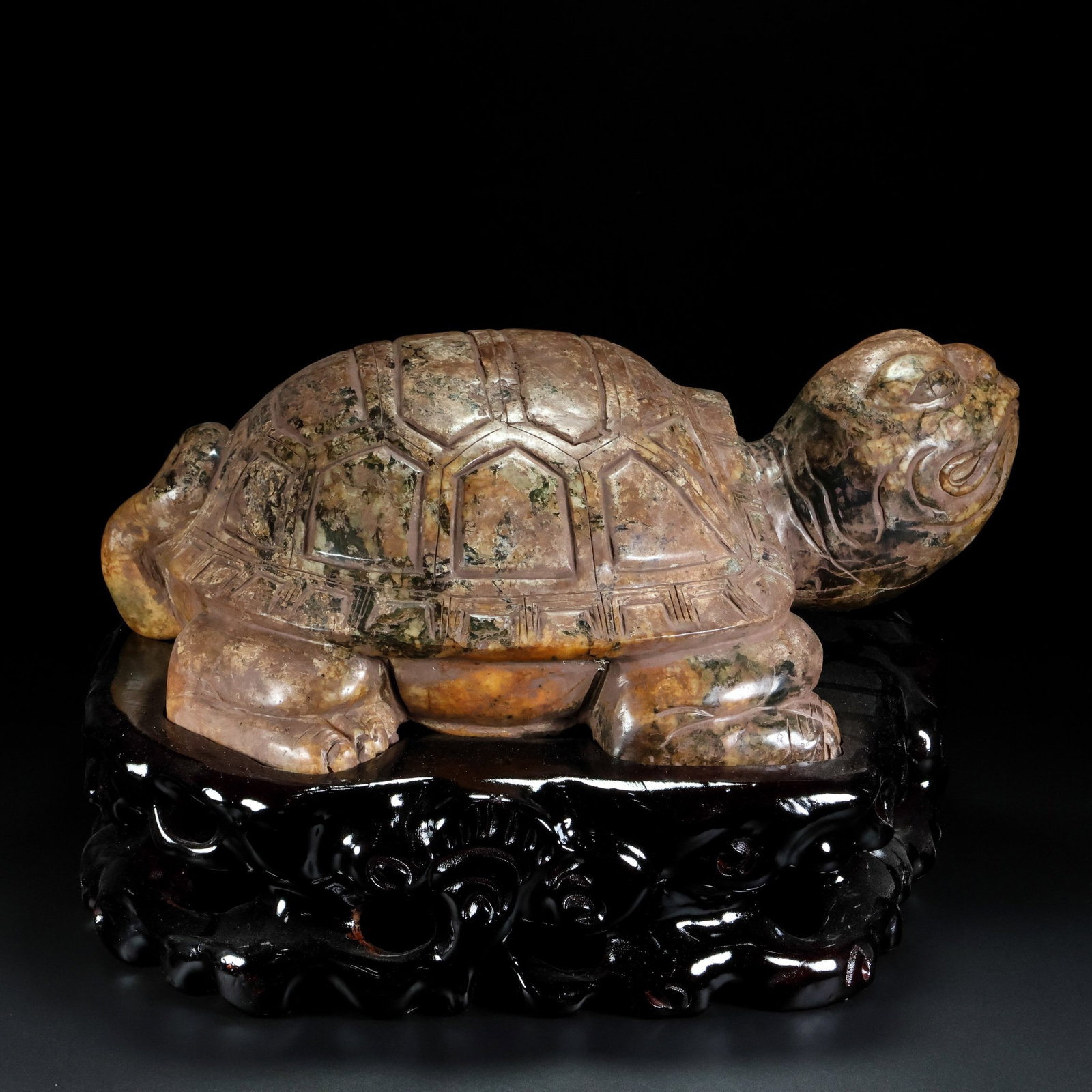 An Exquisite White Jade Turtle Ornament: An Exquisite White Jade Turtle Ornament,Qing Dynasty,China,Size:6.3inx16.1inx11.4in,Weight:22250g 白玉龟摆件,中国清代
