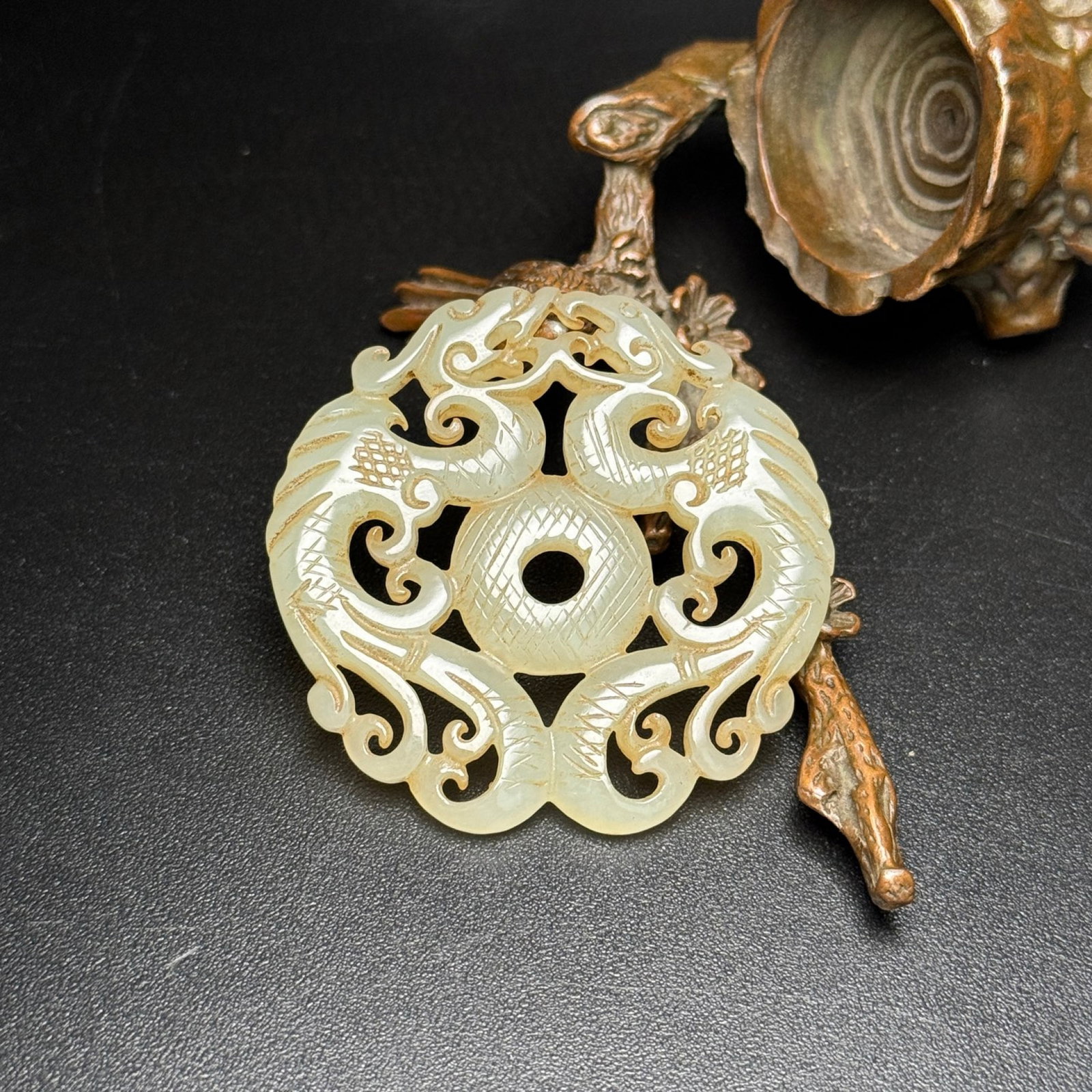 An Exquisite Yellow Jade Dragon and Phoenix Pendant: An Exquisite Yellow Jade Dragon and Phoenix Pendant,Qing Dynasty, China,Size:50mmx51mmx5mm,Weight:18g 黄玉龙凤挂件,中国清代