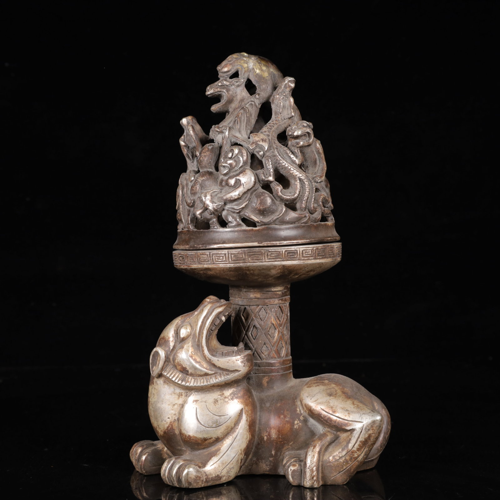 An Exquisite Silver-Plated Bronze Auspicious Beast Censer: An Exquisite Silver-Plated Bronze Auspicious Beast Censer,Qing Dynasty,China,Size:5.5inx2.8inx9.8in,Weight:1800g 铜镀银瑞兽香炉,中国清ߣ