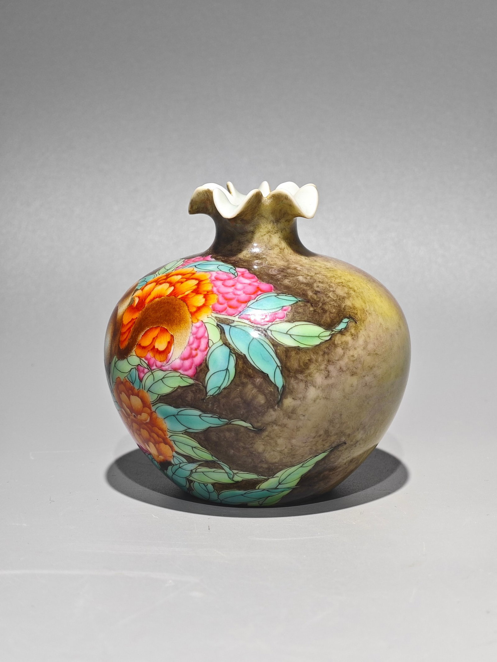 An Exquisite Enamel Squirrel Pattern Vase - 2