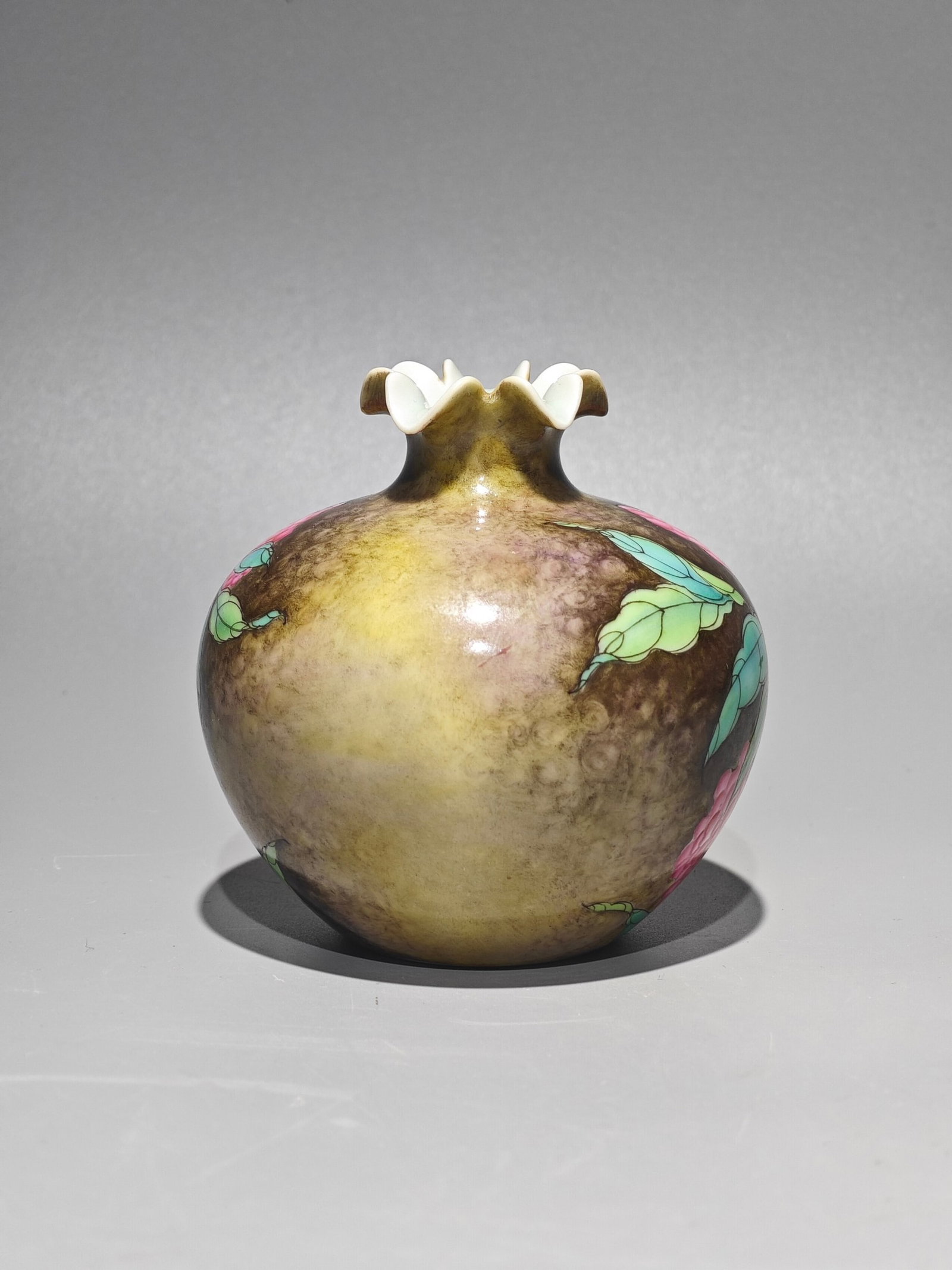 An Exquisite Enamel Squirrel Pattern Vase - 3
