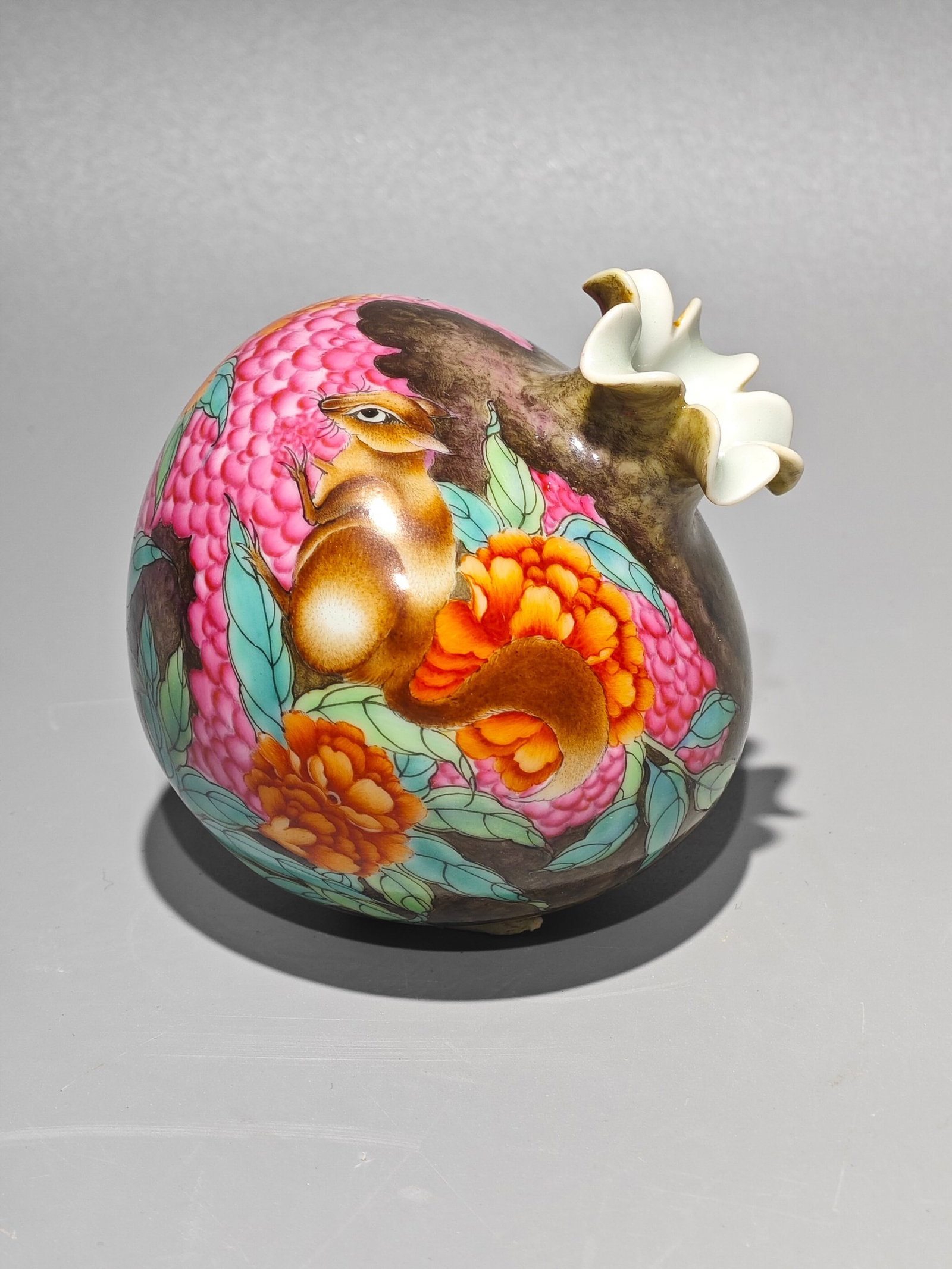 An Exquisite Enamel Squirrel Pattern Vase - 5