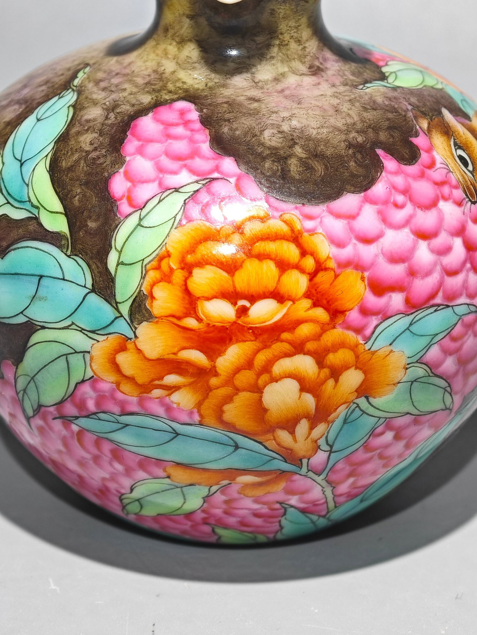 An Exquisite Enamel Squirrel Pattern Vase - 8