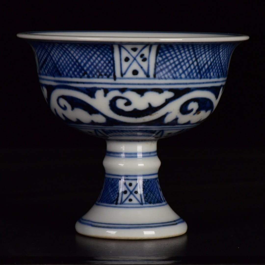An Exquisite Blue and White Auspicious Cloud Pattern Stem Cup - 4