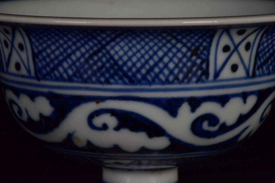 An Exquisite Blue and White Auspicious Cloud Pattern Stem Cup - 8