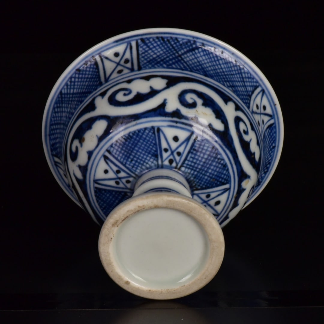 An Exquisite Blue and White Auspicious Cloud Pattern Stem Cup - 9