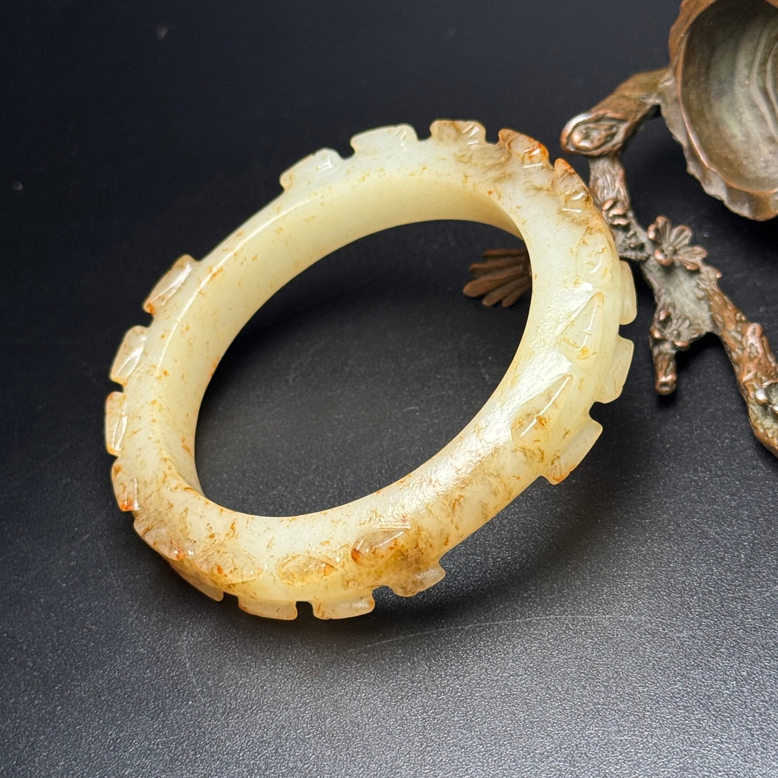 An Exquisite White Jade Cicada Pattern Bracelet - 2