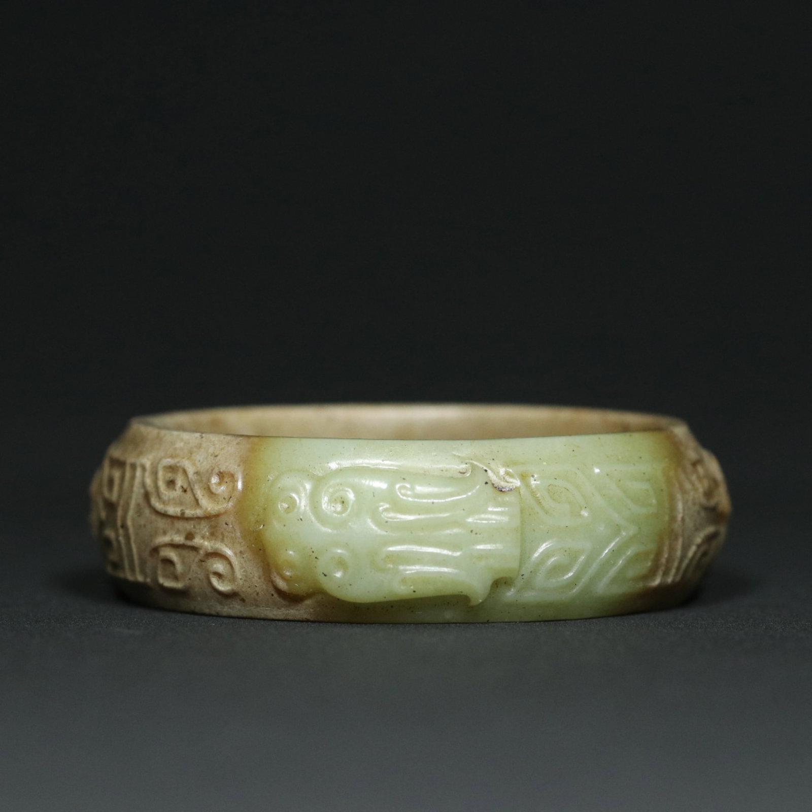 An Exquisite Archaic Jade Cicada Patten Bracelet: An Exquisite Archaic Jade Cicada Patten Bracelet,Ancient Time,China,Size:3inx0.9inx2.4in,Weight:87.3g 高古玉蝉纹手镯,中国远古时&