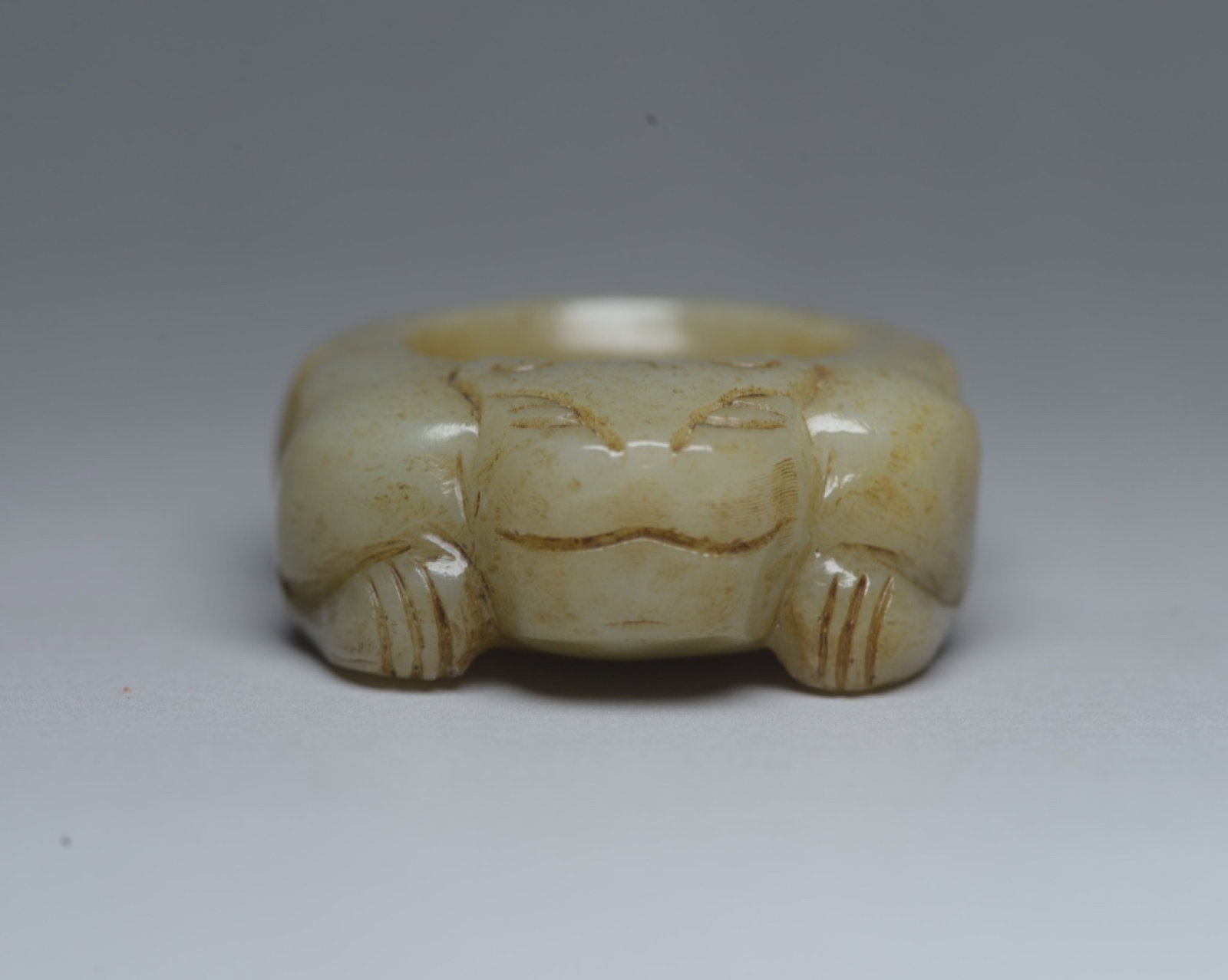An Exquisite White Jade Beast Inkstone: An Exquisite White Jade Beast Inkstone,Qing Dynasty,China,Size:2.1inx1.8inx0.7in,Weight:87g 白玉兽砚台,中国清代