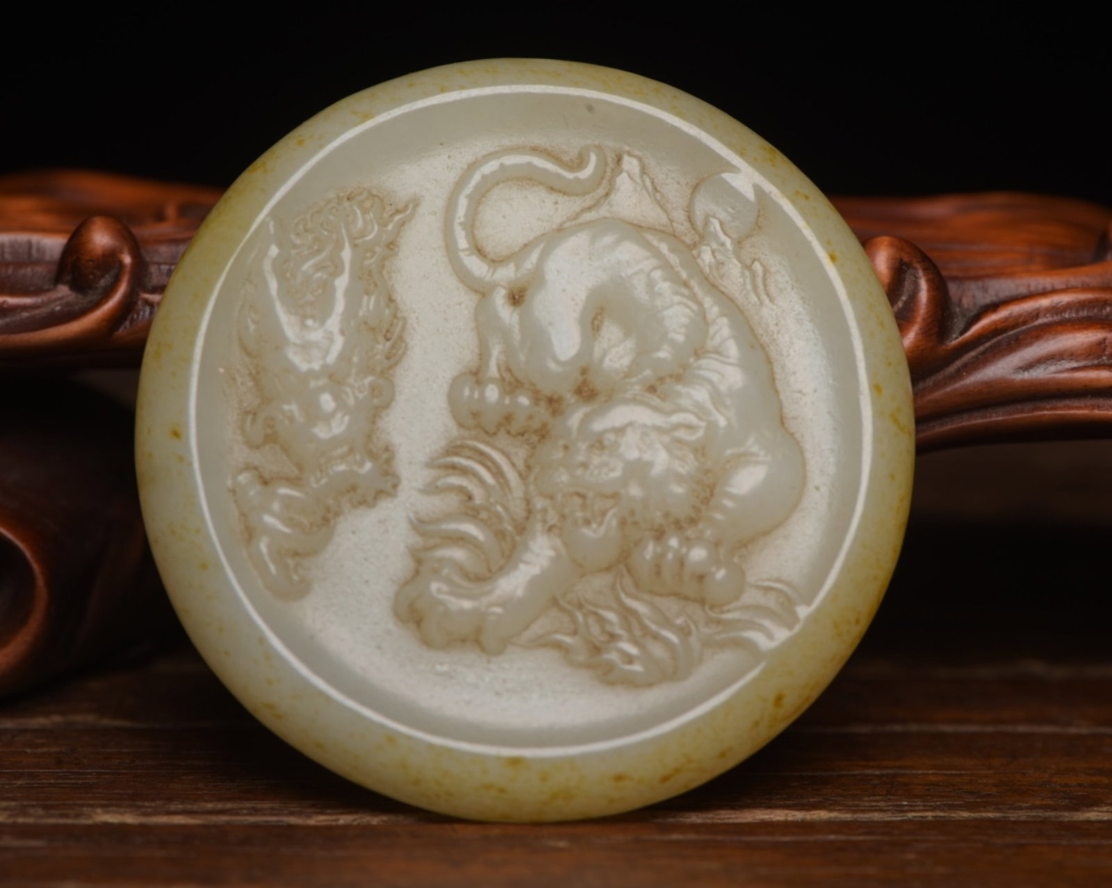 An Exquisite White Jade Tiger Patten Pendant: An Exquisite White Jade Tiger Patten Pendant,Qing Dynasty,China,Size:2.1inx2.1inx0.5in,Weight:66g 白玉虎纹牌,中国清代