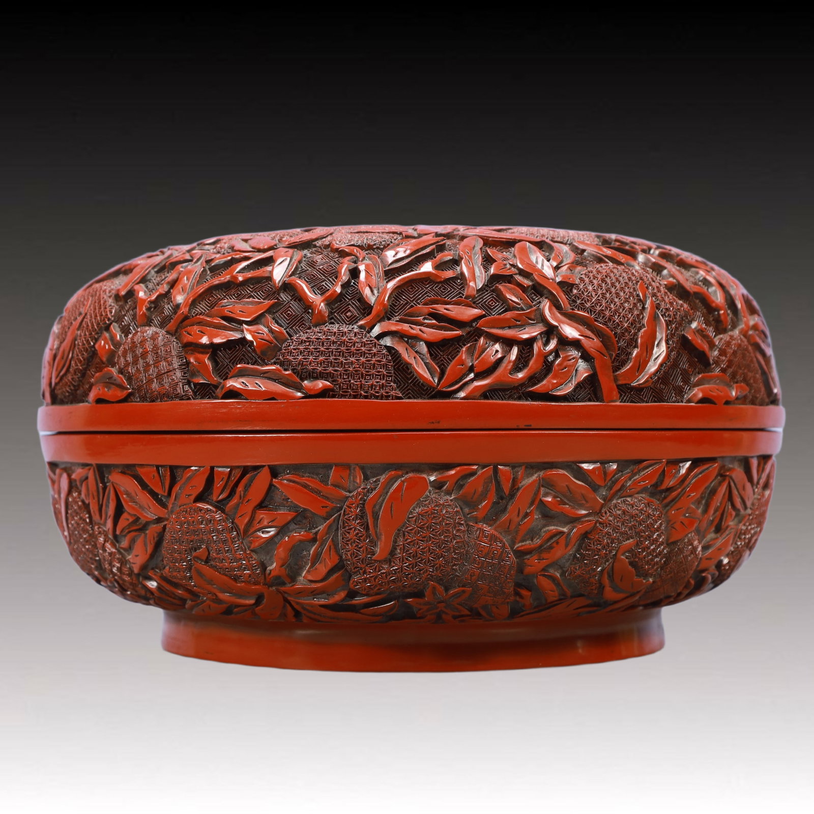 An Exquisite Carved Red Lacquer Peach Pattern Box - 3