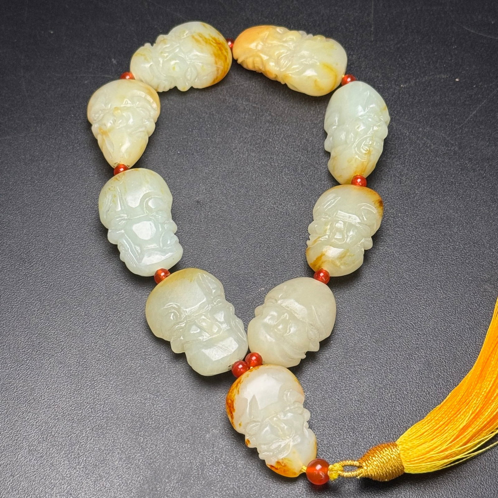 An Exquisite White Jade Figure Bracelet: An Exquisite White Jade Figure Bracelet,Qing Dynasty,China,Size:32mmx21mmx13mm,Weight:104g 白玉人物手串,中国清代