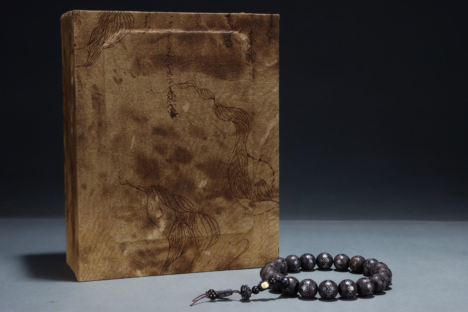 A Rare Eaglewood Auspicious Cloud Pattern Bracelets: A Rare Eaglewood Auspicious Cloud Pattern Bracelets,Qing Dynasty, China 沉香祥云纹手串,中国清代