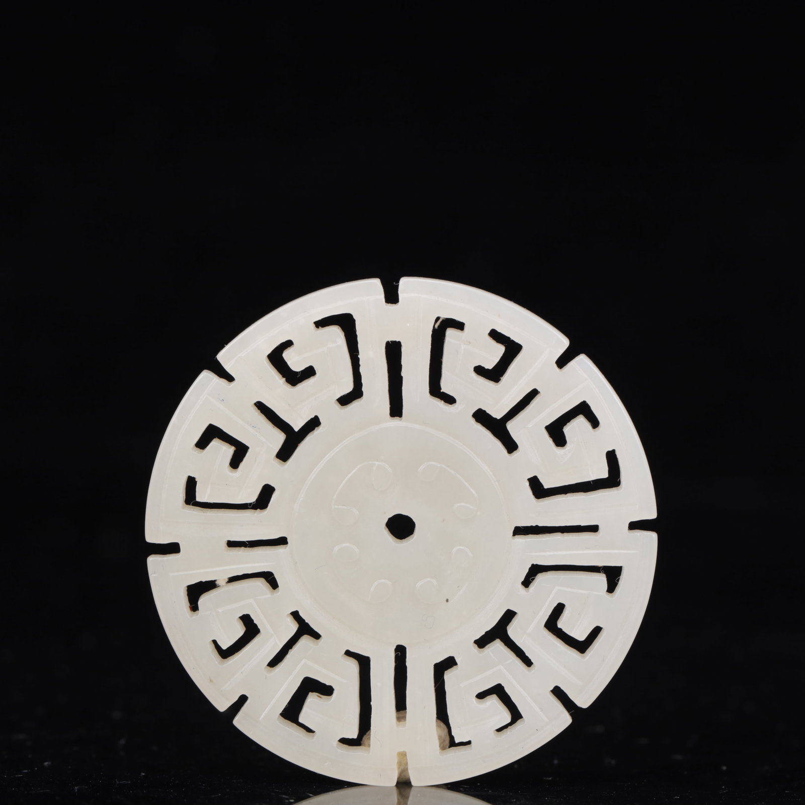 An Exquisite White Jade Jade Pendant: An Exquisite White Jade Jade Pendant,Qing Dynasty, China,Size:2.2inx0.2in,Weight:19g 白玉玉佩,中国清代