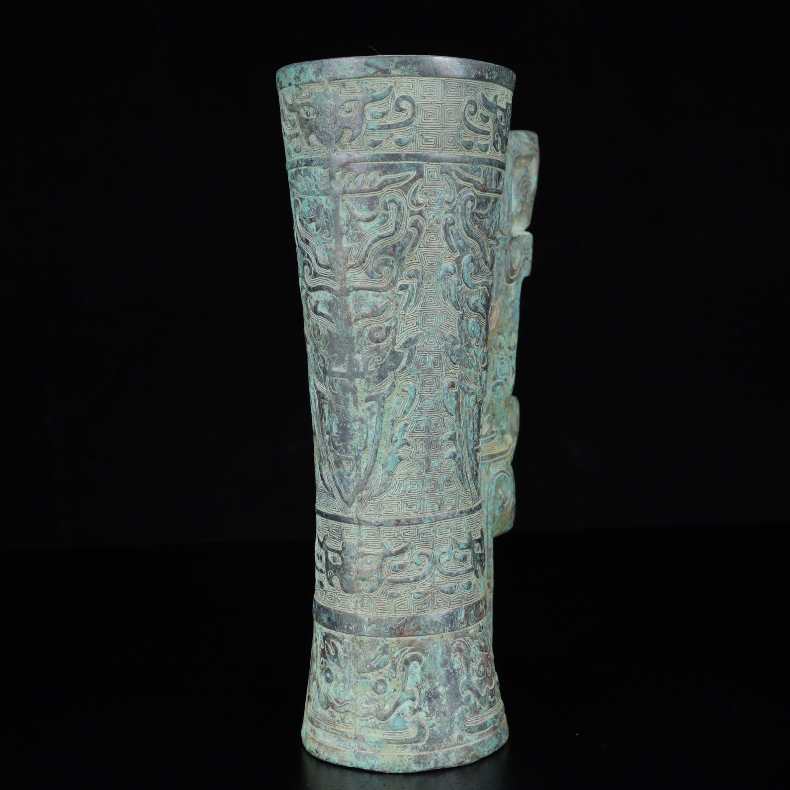 An Archaic Bronze Beast-Face Pattern Cup - 10