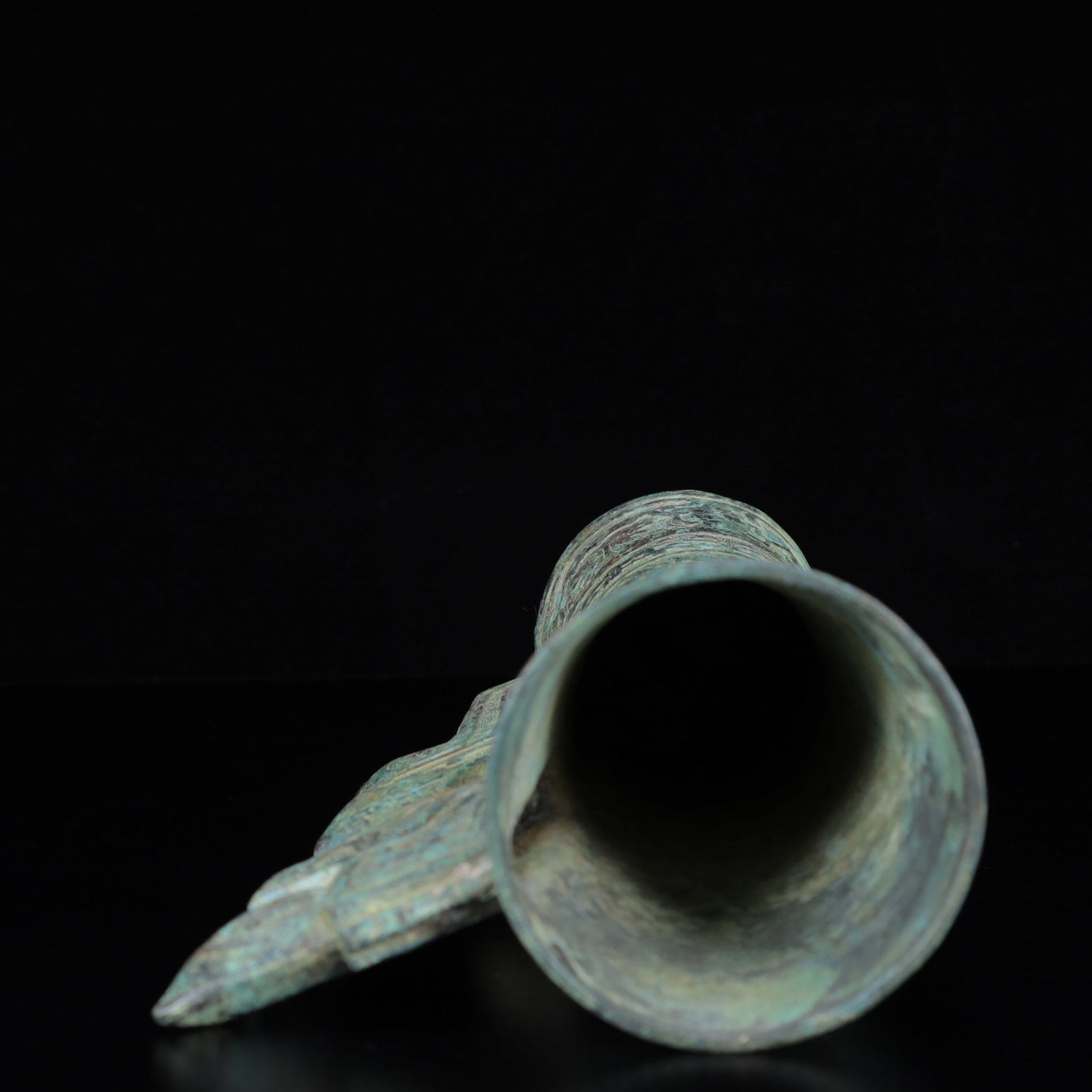 An Archaic Bronze Beast-Face Pattern Cup - 16