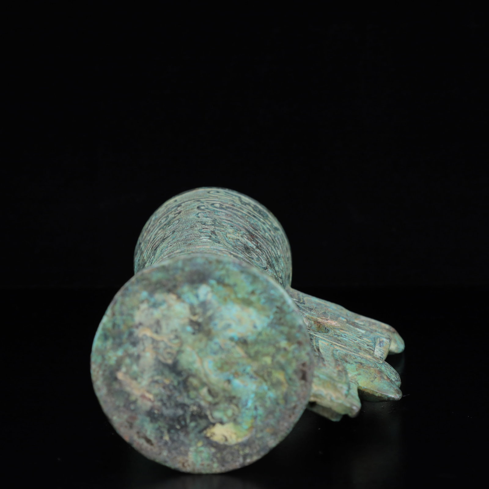 An Archaic Bronze Beast-Face Pattern Cup - 17