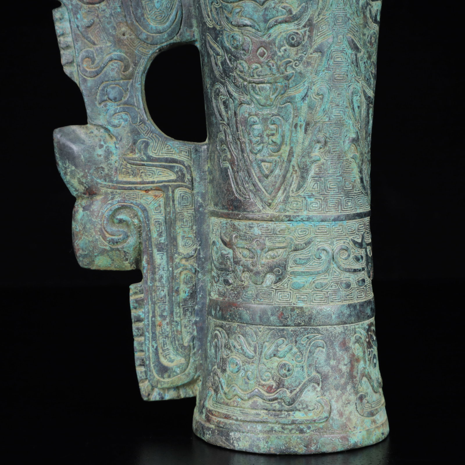 An Archaic Bronze Beast-Face Pattern Cup - 3