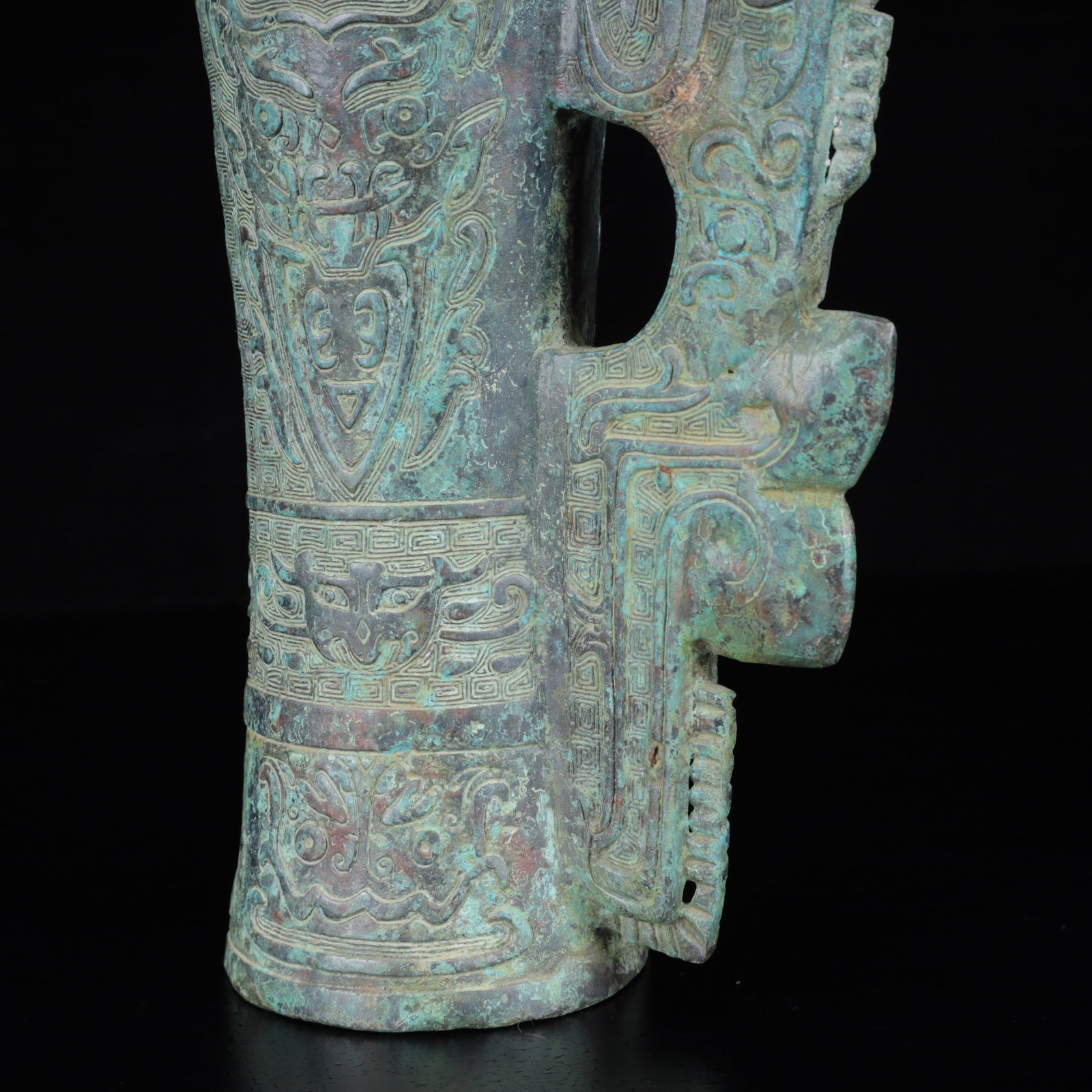 An Archaic Bronze Beast-Face Pattern Cup - 8