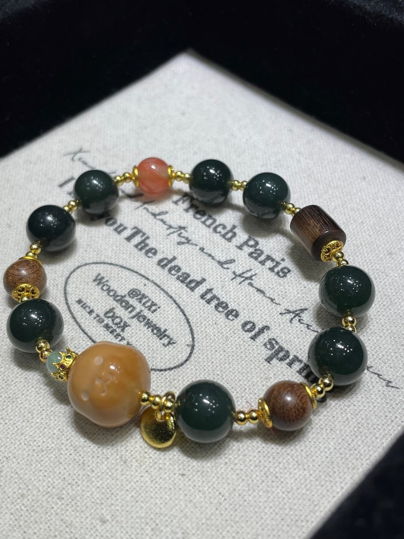 An Exquisite Jasper With Monkey Head Bracelet: An Exquisite Jasper With Monkey Head Bracelet,Size:10mm 碧玉配猴头手串