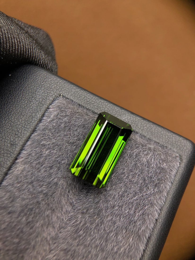 14.59Ctw Natural Tourmaline Loose: 14.59Ctw Natural Tourmaline Loose,Size:17.8mmx9.5mmx8.2mm 14.59Ctw天然碧玺裸石
