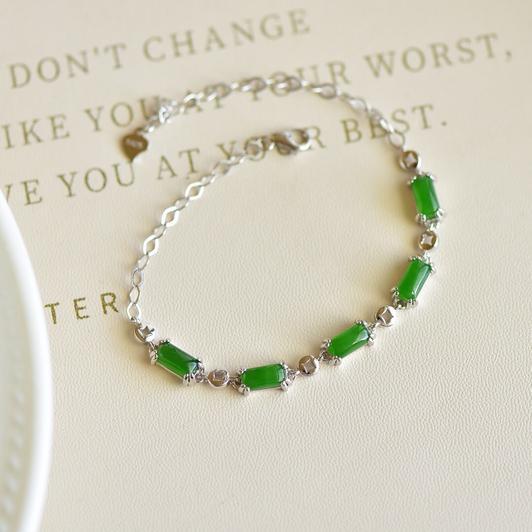 An Exquisite Sterling Silver Inlaid Jasper Bracelet: An Exquisite Sterling Silver Inlaid Jasper Bracelet,Size:4mmx8mm 纯银镶碧玉手链