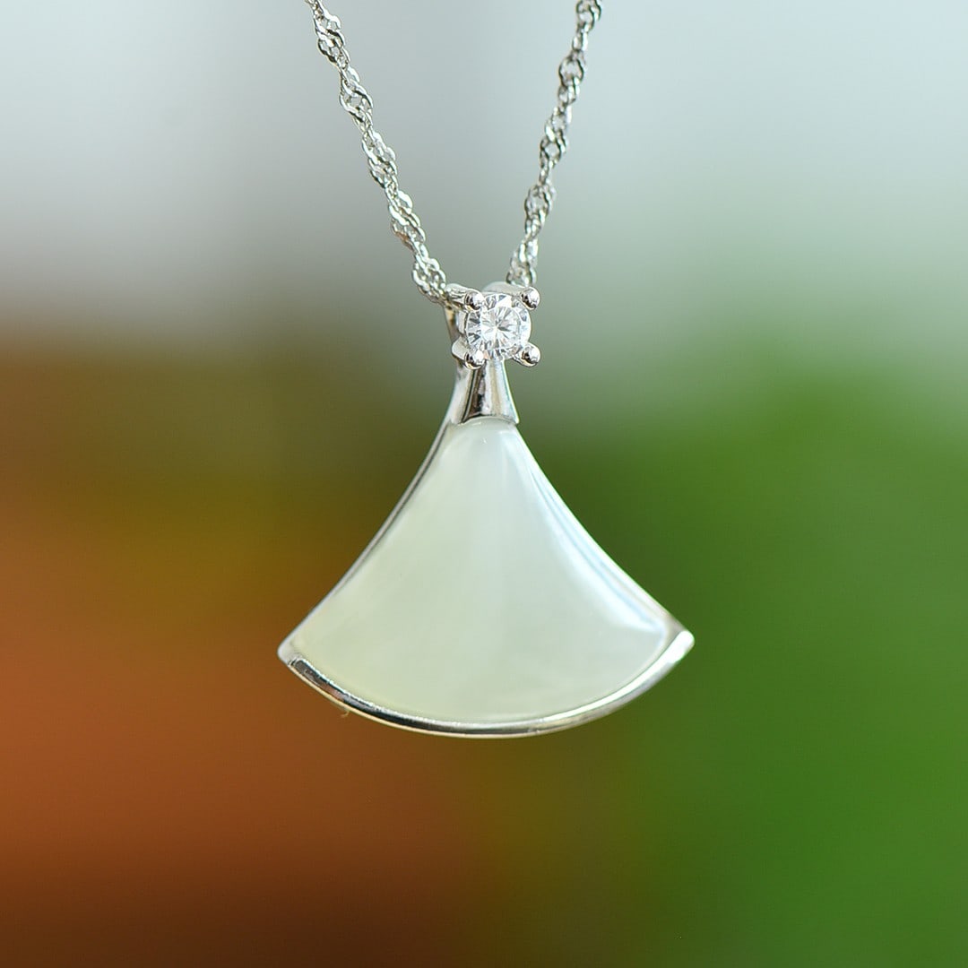 An Exquisite Sterling Silver Inlaid White Jade Pendant: An Exquisite Sterling Silver Inlaid White Jade Pendant,Size:15mmx20mm 纯银镶白玉吊坠