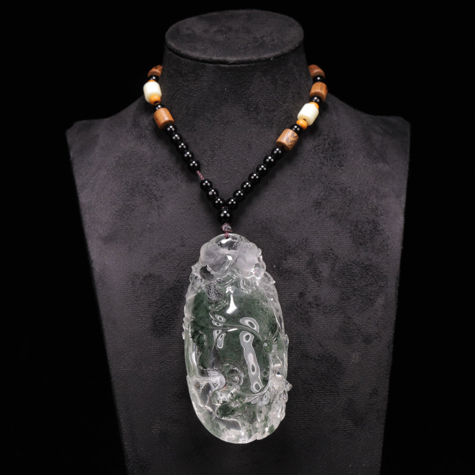 An Exquisite Crystal Figure Pattern Pendant: An Exquisite Crystal Figure Pattern Pendant,Size:2inx1.2inx3.9in,Weight:224g 水晶人物纹挂件