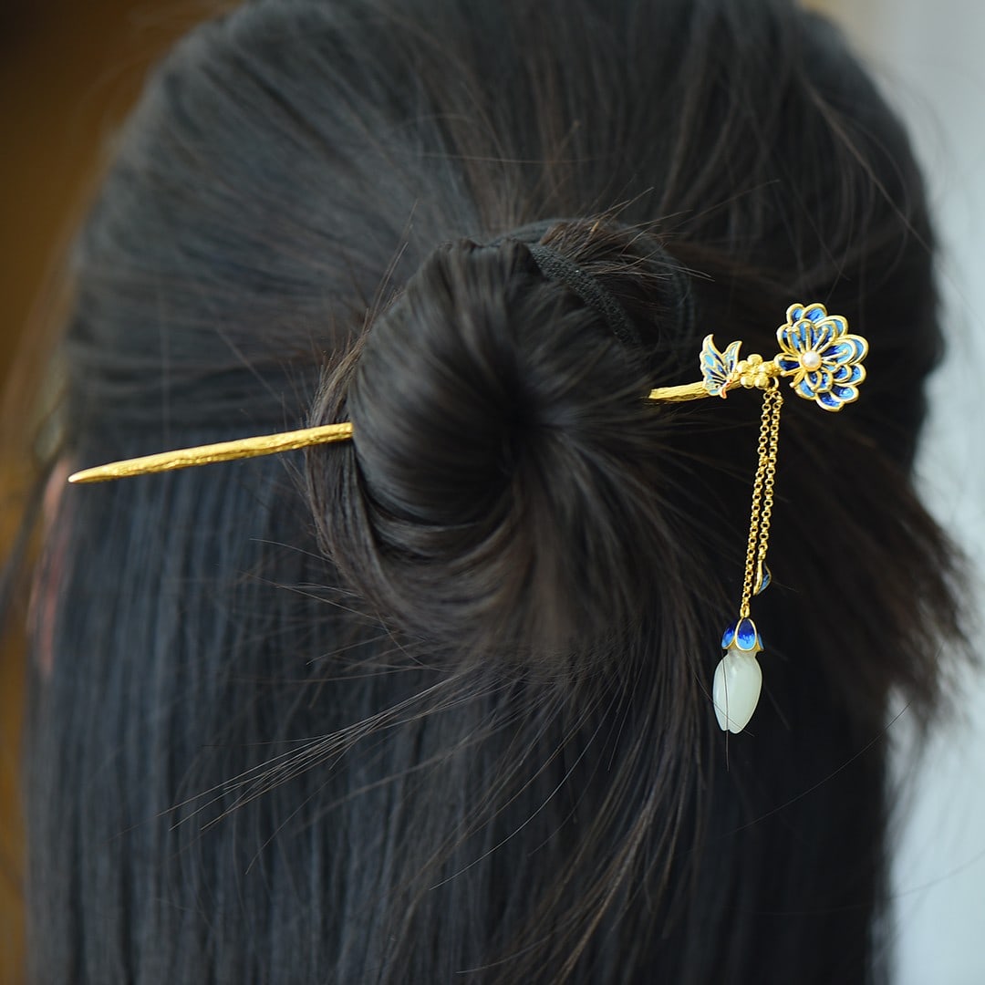 An Exquisite Sterling Silver-Gold Plated Inlaid White Jade Enamel Hairpin: An Exquisite Sterling Silver-Gold Plated Inlaid White Jade Enamel Hairpin,Size:9mmx15mm 纯银镀金镶白玉珐琅发簪