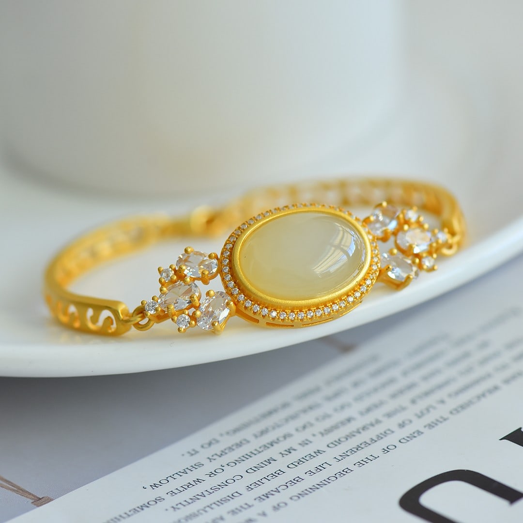 An Exquisite Sterling Silver-Gold Plated Inlaid White Jade Bracelet,Inlaid Diamond: An Exquisite Sterling Silver-Gold Plated Inlaid White Jade Bracelet,Inlaid Diamond,Size:13mmx18mm 纯银镀金镶白玉手镯,嵌钻石