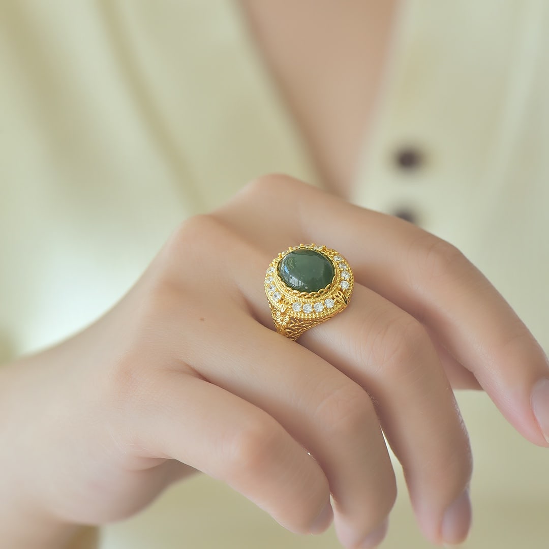 An Exquisite Sterling Silver-Gold Plated Inlaid Jasper Ring,Inlaid Diamond: An Exquisite Sterling Silver-Gold Plated Inlaid Jasper Ring,Inlaid Diamond,Size:10mmx12mm 纯银镀金镶碧玉戒指,嵌钻石