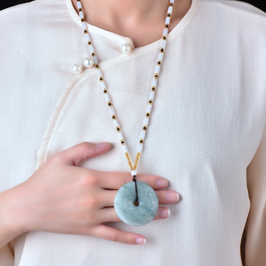 An Exquisite Jadeite Pendant: An Exquisite Jadeite Pendant,Size:48mmx48mm 翡翠挂件