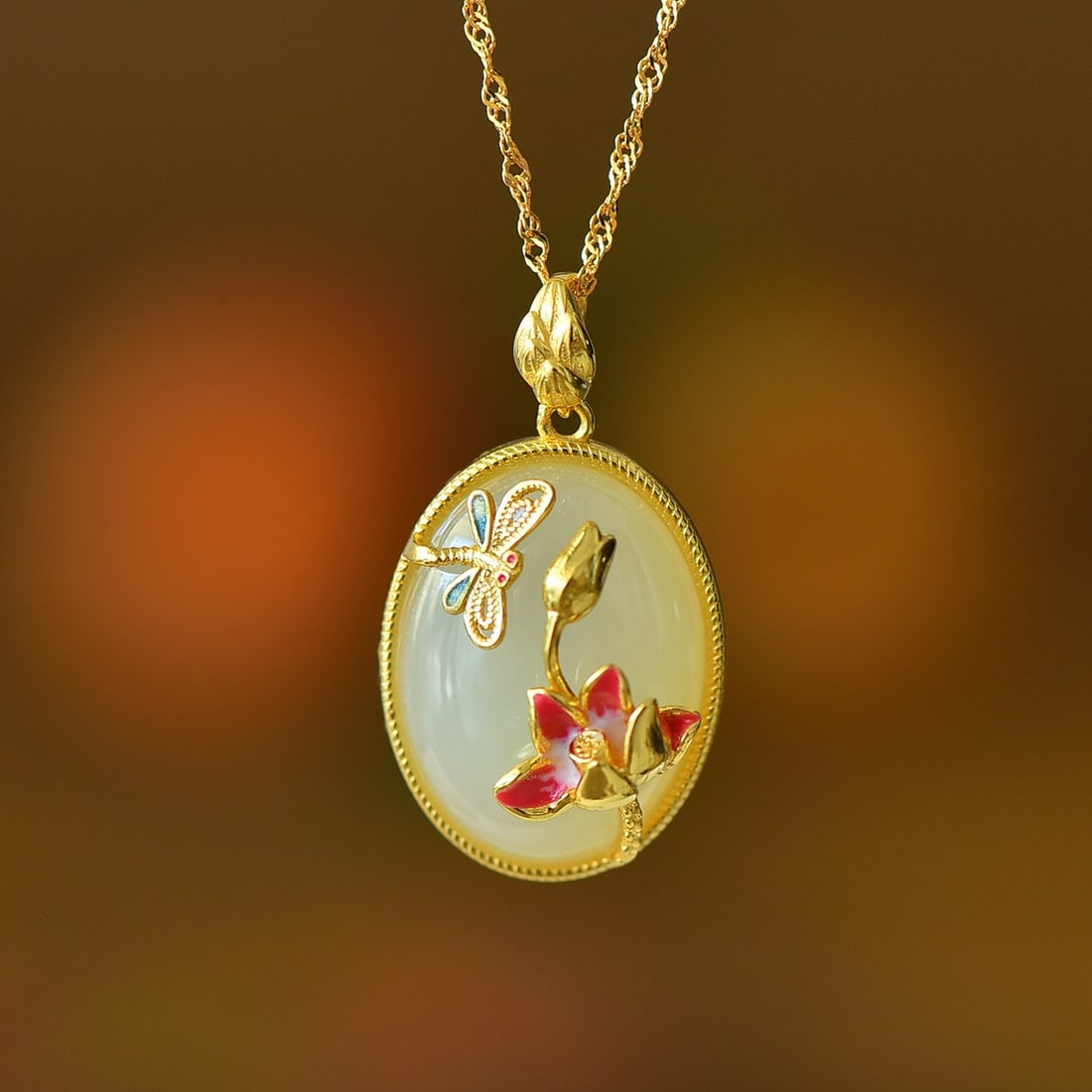 An Exquisite Sterling Silver-Gold Plated Inlaid White Jade Pendant: An Exquisite Sterling Silver-Gold Plated Inlaid White Jade Pendant,Size:15mmx20mm 纯银镀金镶白玉吊坠